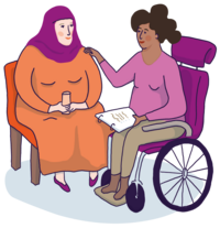 Eine Frau mit Kopftuch, Tee trinkend, und eine schreibende Frau im Rollstuhl sitzen in einem Beratungssgespräch zusammen